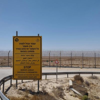 General Border Photos - pexels-danielrosehill-13398906.webp