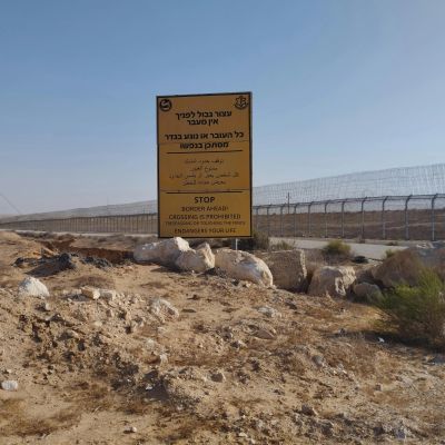 General Border Photos - pexels-danielrosehill-14738737.webp